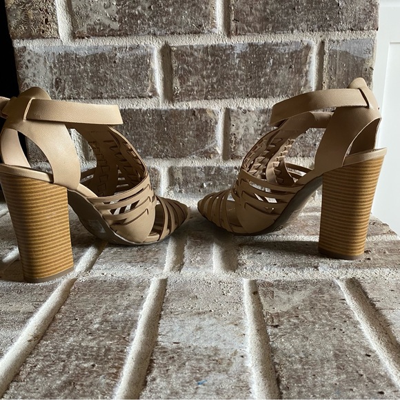👡Nude Chunky Sandal Heels 👡 - Picture 9 of 9